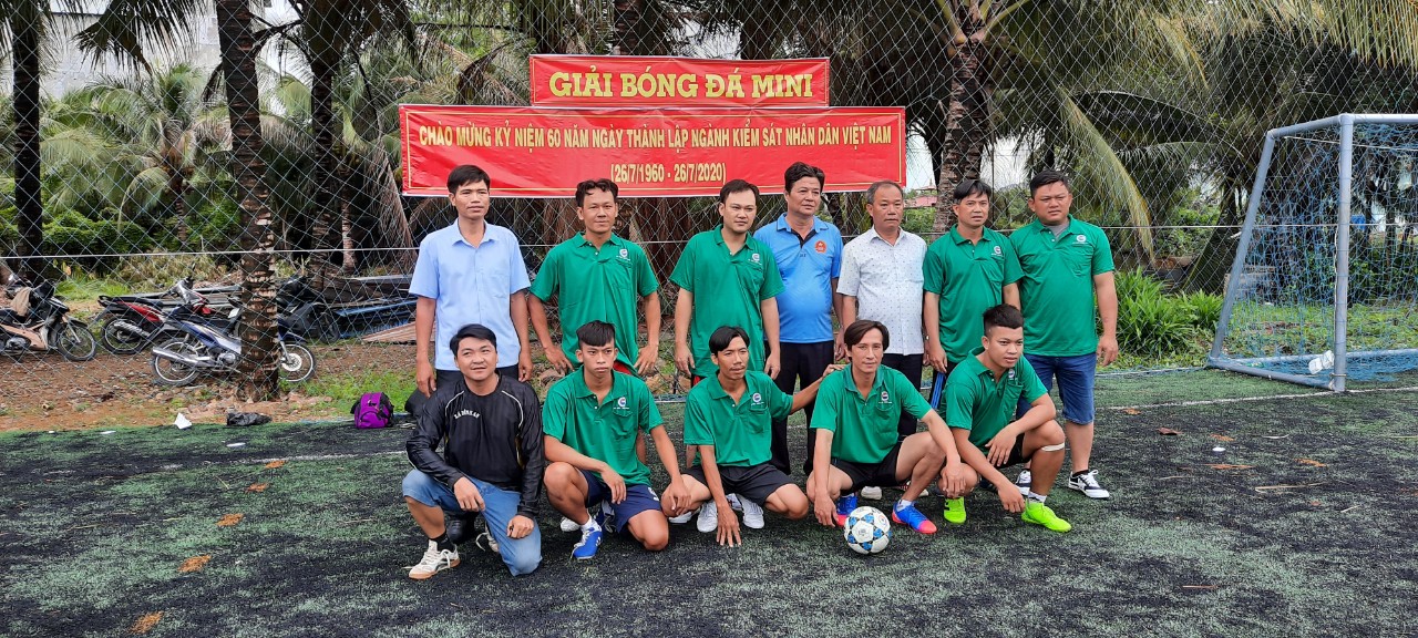 Đội Bóng đá Công ty Cổ phần Xi măng Hà Tiên Kiên Giang tham gia giải bóng đá mini do Viện Kiểm sát nhân dân huyện Kiên Lương tổ chức chào mừng kỷ niệm 60 năm thành lập ngành